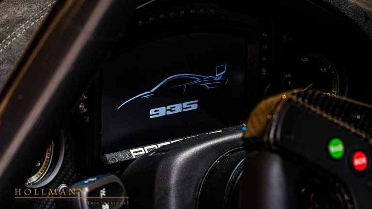 Porsche 935 in fibra di carbonio: immagini ufficiali