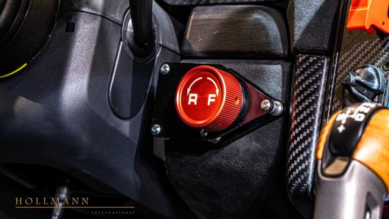 Porsche 935 in fibra di carbonio: immagini ufficiali