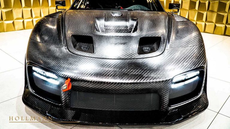 Porsche 935 in fibra di carbonio: immagini ufficiali