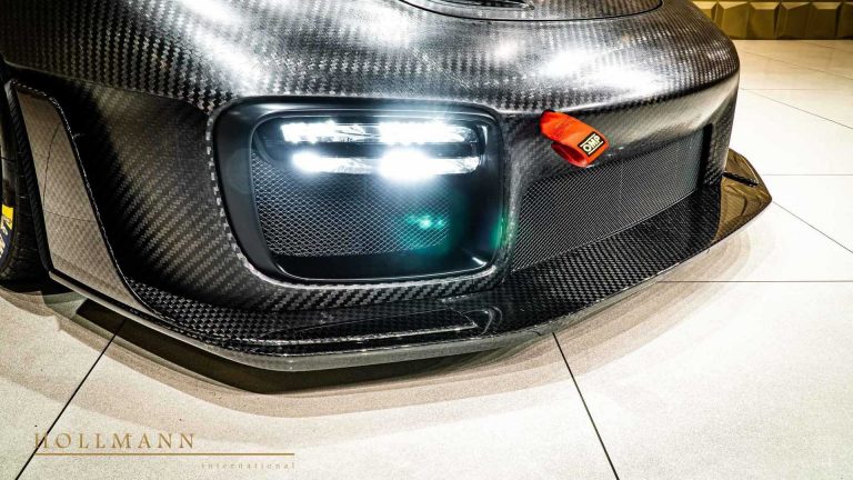 Porsche 935 in fibra di carbonio: immagini ufficiali
