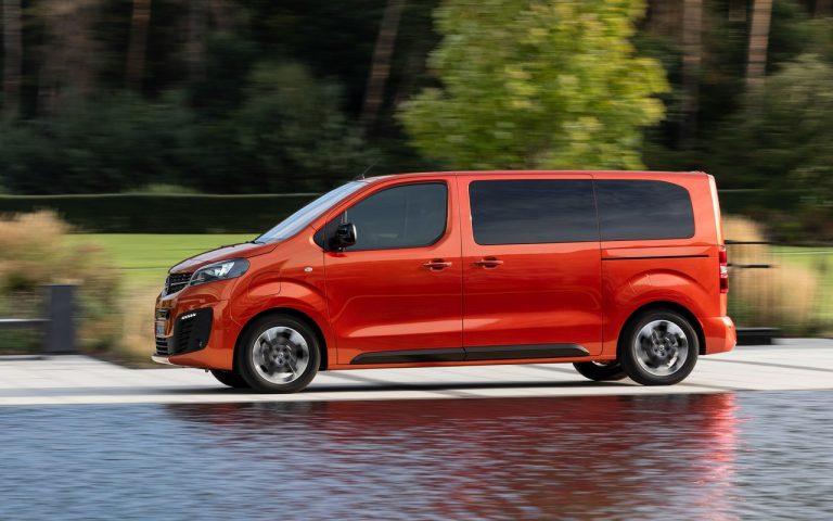 Opel Zafira e-Life: immagini ufficiali