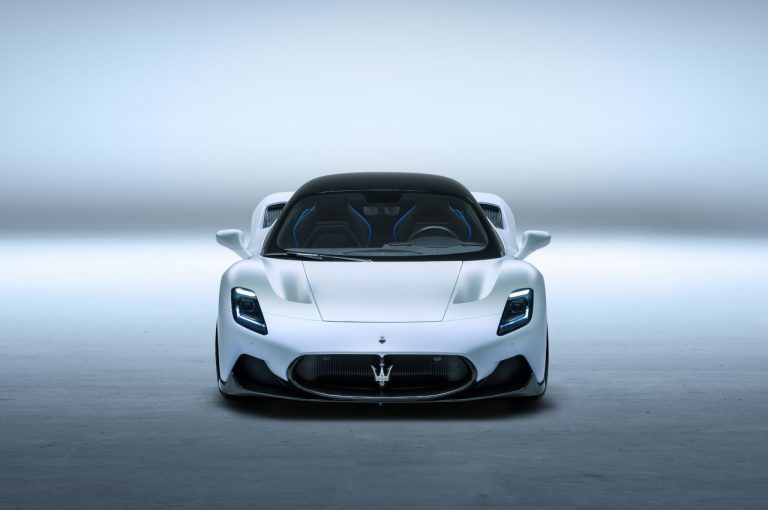 Maserati MC20: immagini ufficiali