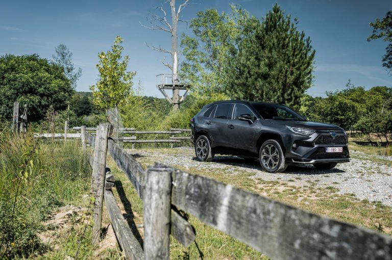 Toyota Rav4 Plug-in Hybrid 2021: immagini ufficiali