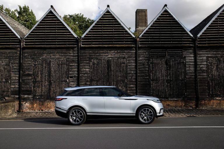 Range Rover Velar 2021: immagini ufficiali