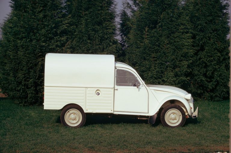 Citroen Type HG by Carrosserie Caselani: immagini ufficiali