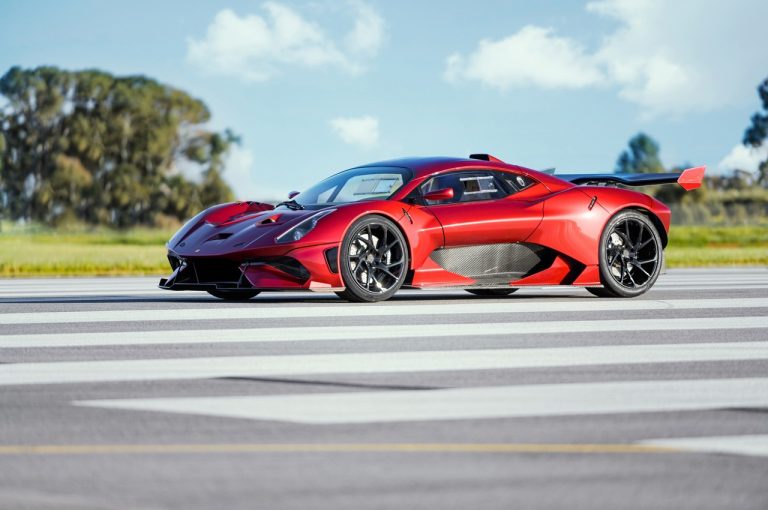 Brabham BT62 stradale 2020: immagini ufficiali