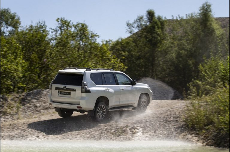 Toyota Land Cruiser 2021: immagini ufficiali