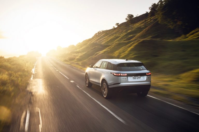 Range Rover Velar 2021: immagini ufficiali