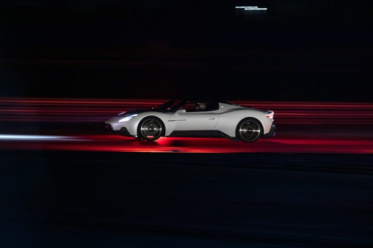 Maserati MC20: immagini ufficiali