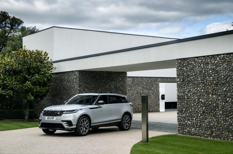Range Rover Velar 2021: immagini ufficiali