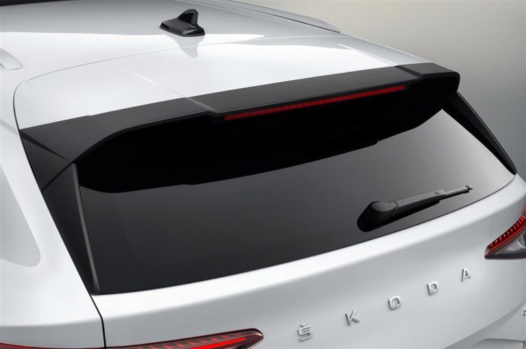 Skoda Enyaq iV: immagini ufficiali