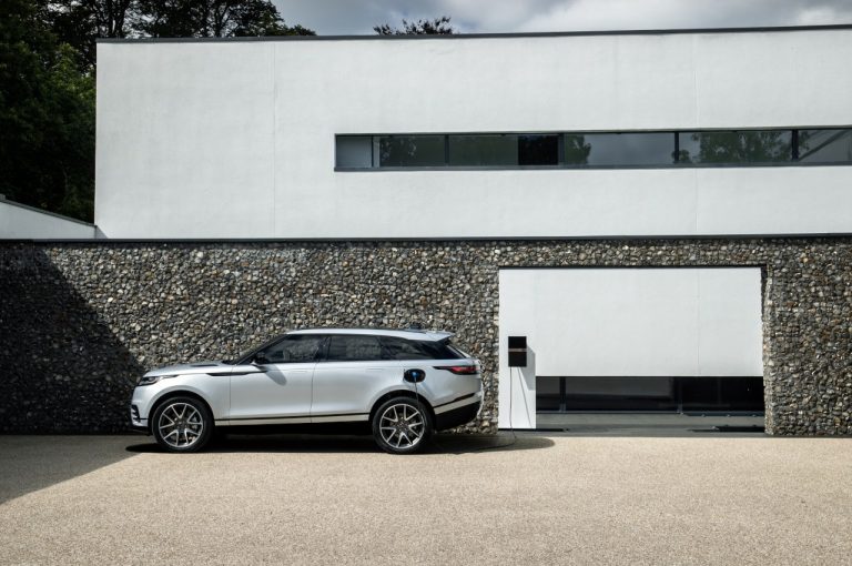 Range Rover Velar 2021: immagini ufficiali