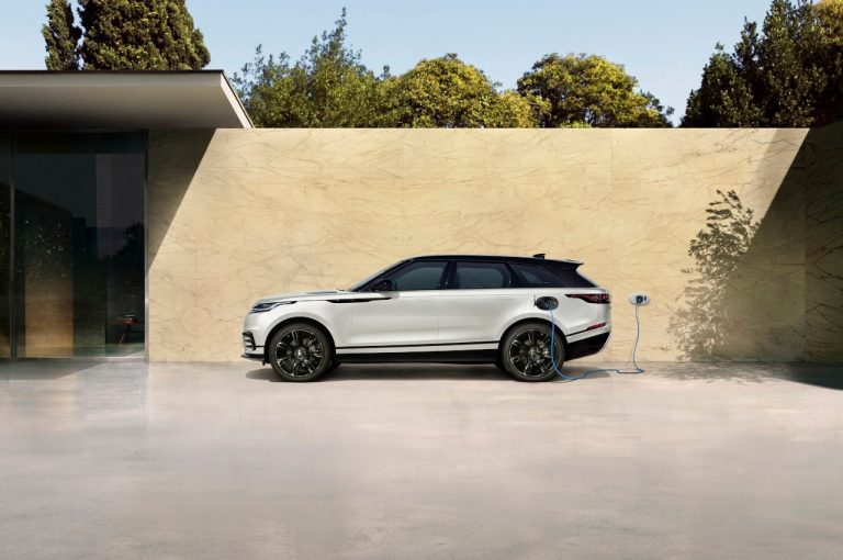 Range Rover Velar 2021: immagini ufficiali