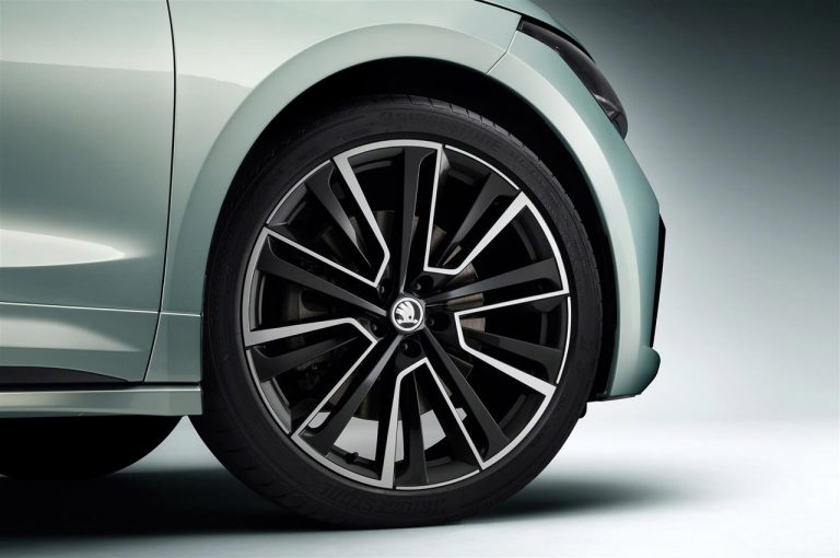 Skoda Enyaq iV: immagini ufficiali