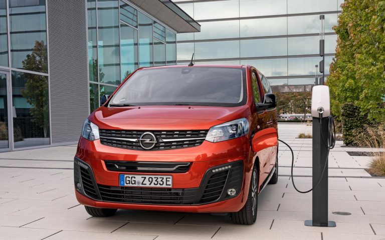 Opel Zafira e-Life: immagini ufficiali
