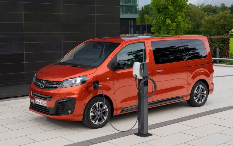 Opel Zafira e-Life: immagini ufficiali