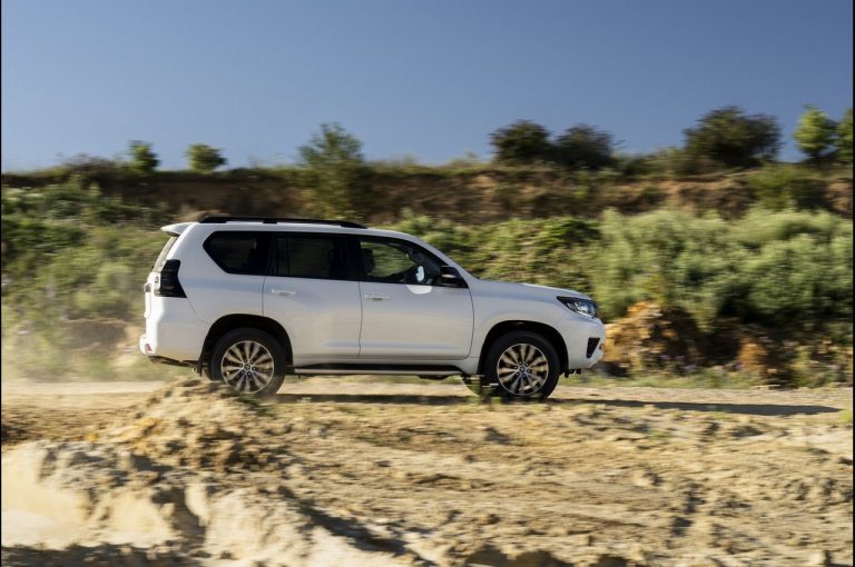 Toyota Land Cruiser 2021: immagini ufficiali