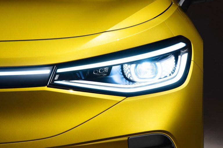 Volkswagen ID.4, dettagli tecnologia di illuminazione 3D Led e fanaleria: immagini ufficiali