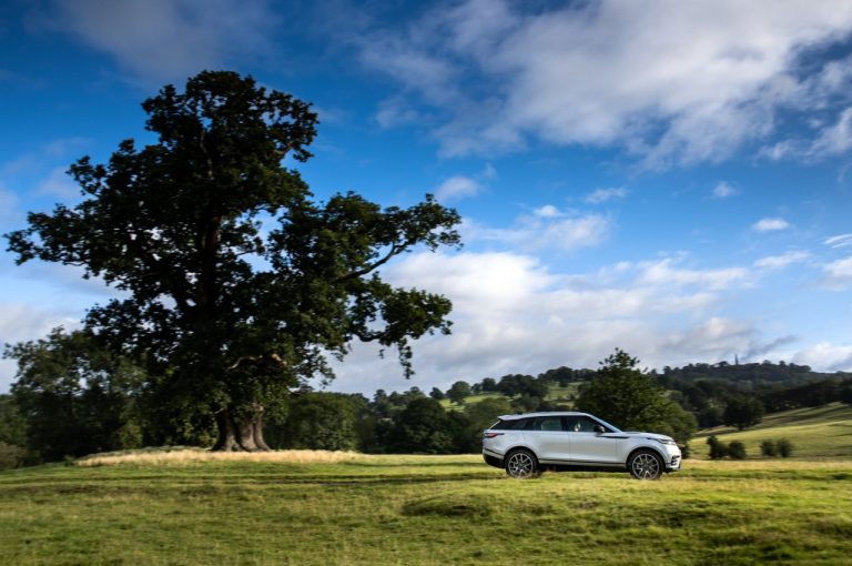 Range Rover Velar 2021: immagini ufficiali