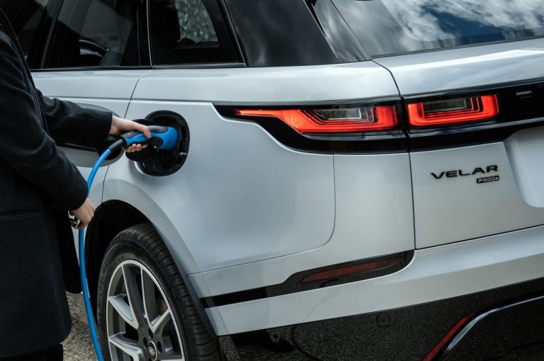 Range Rover Velar 2021: immagini ufficiali
