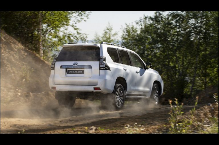 Toyota Land Cruiser 2021: immagini ufficiali