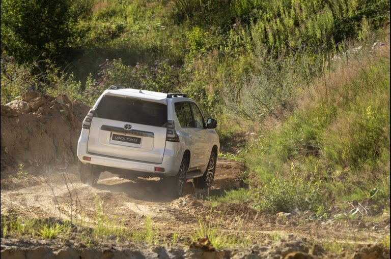 Toyota Land Cruiser 2021: immagini ufficiali