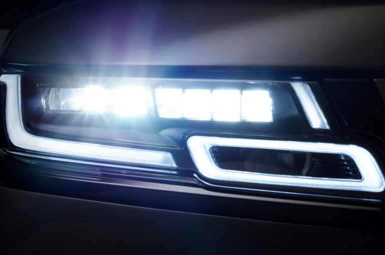 Range Rover Velar 2021: immagini ufficiali