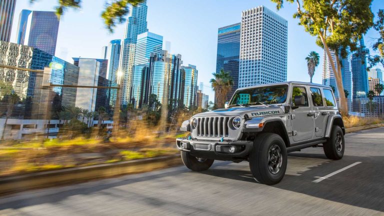 Jeep Wrangler 4xe: immagini ufficiali