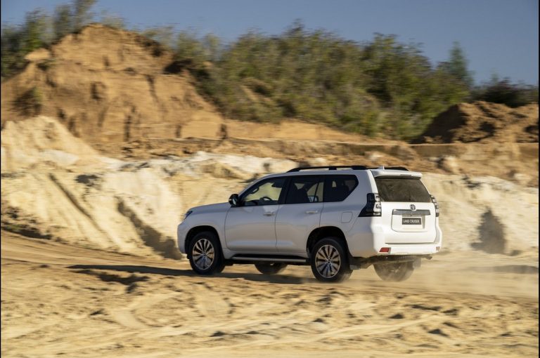 Toyota Land Cruiser 2021: immagini ufficiali