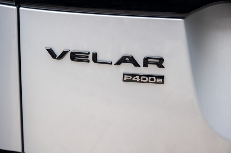 Range Rover Velar 2021: immagini ufficiali