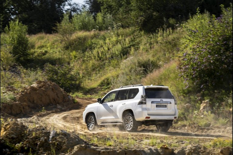 Toyota Land Cruiser 2021: immagini ufficiali