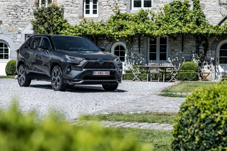 Toyota Rav4 Plug-in Hybrid 2021: immagini ufficiali