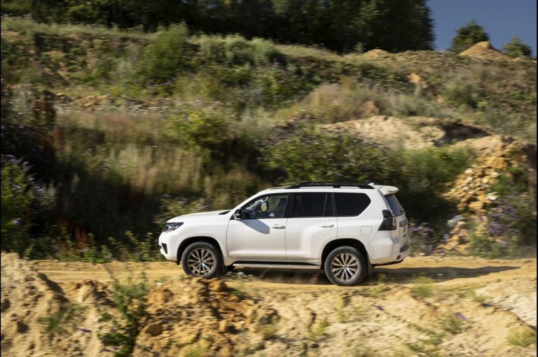 Toyota Land Cruiser 2021: immagini ufficiali