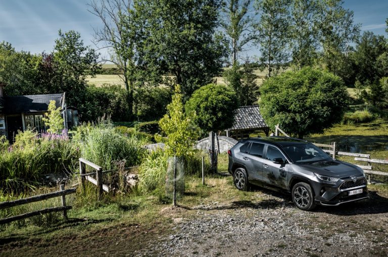 Toyota Rav4 Plug-in Hybrid 2021: immagini ufficiali