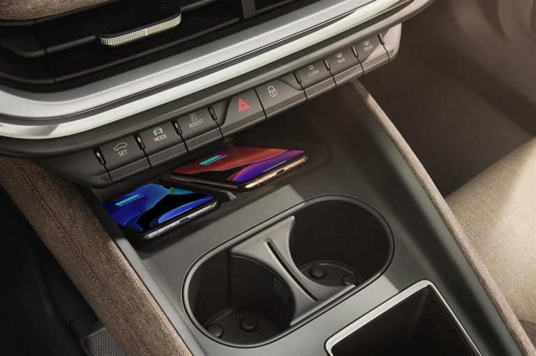 Skoda Enyaq iV: immagini ufficiali