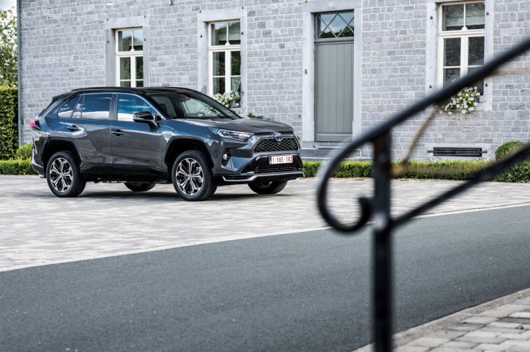 Toyota Rav4 Plug-in Hybrid 2021: immagini ufficiali