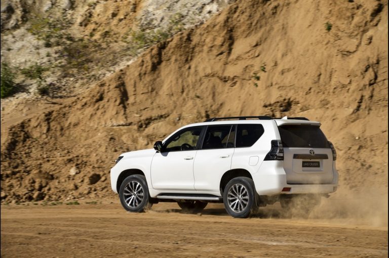 Toyota Land Cruiser 2021: immagini ufficiali