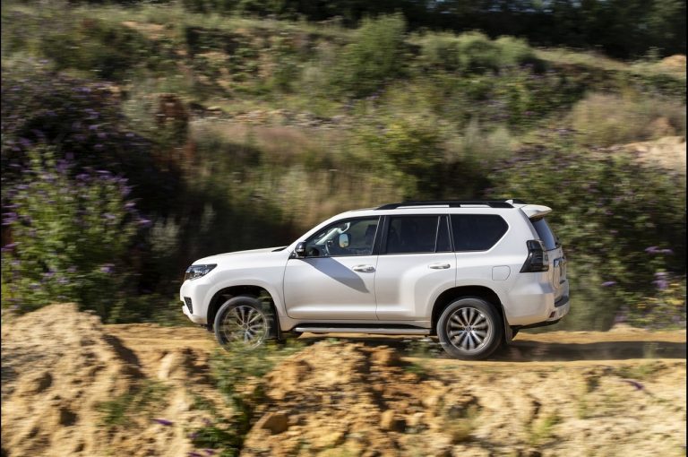 Toyota Land Cruiser 2021: immagini ufficiali