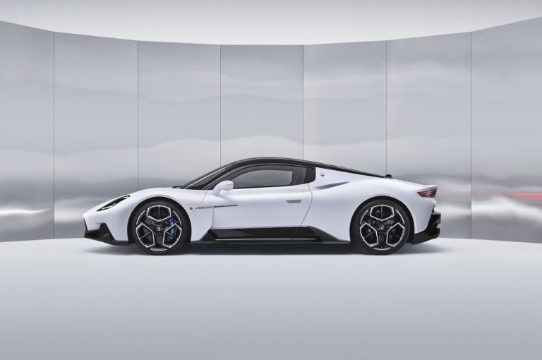 Maserati MC20: immagini ufficiali