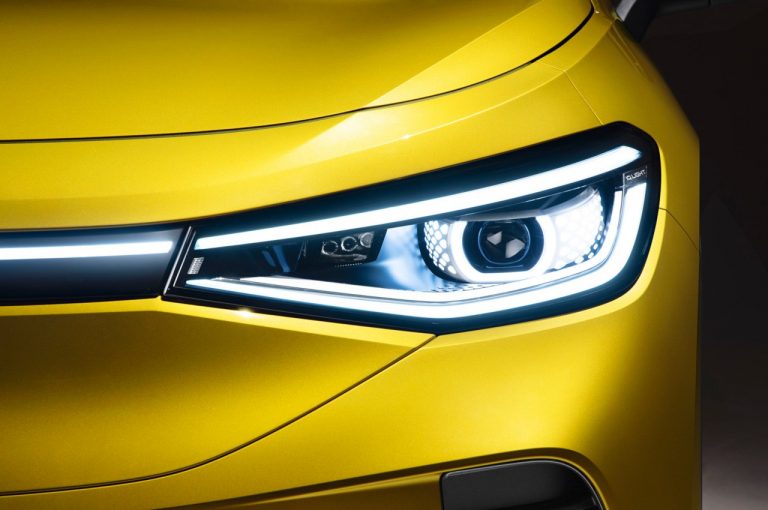 Volkswagen ID.4, dettagli tecnologia di illuminazione 3D Led e fanaleria: immagini ufficiali