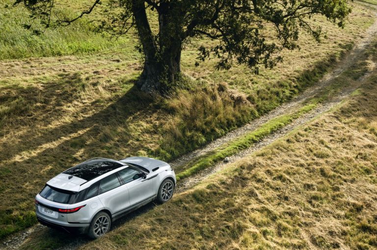 Range Rover Velar 2021: immagini ufficiali