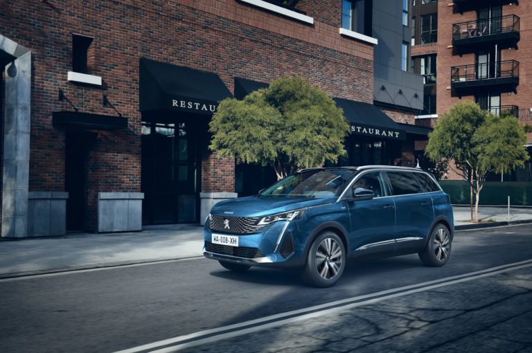 Peugeot 5008 2021: nuove immagini ufficiali
