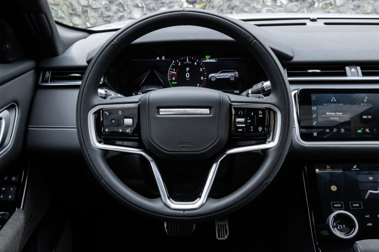 Range Rover Velar 2021: immagini ufficiali