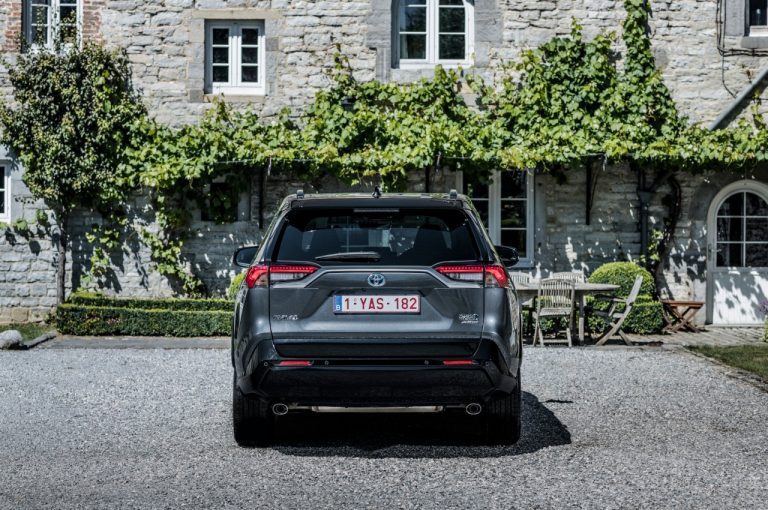Toyota Rav4 Plug-in Hybrid 2021: immagini ufficiali