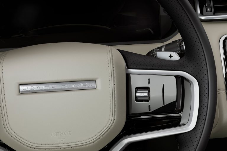 Range Rover Velar 2021: immagini ufficiali