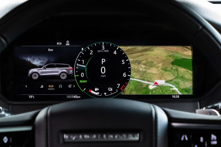 Range Rover Velar 2021: immagini ufficiali