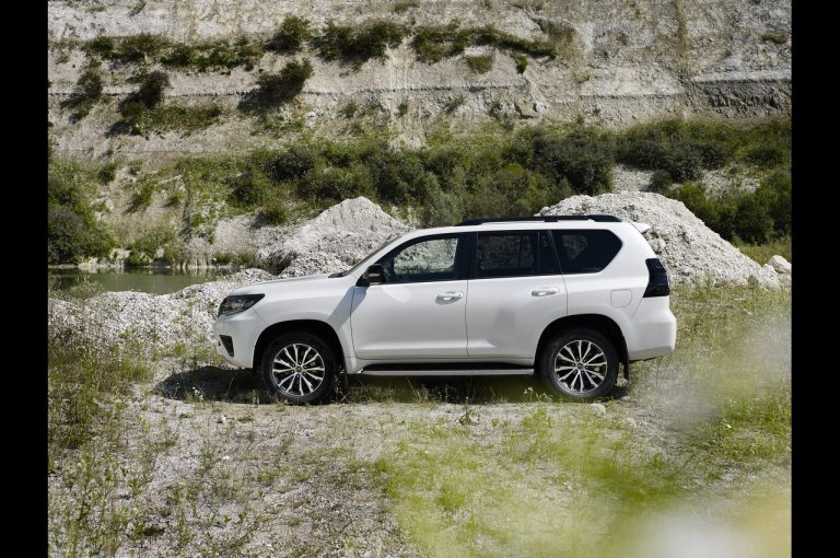 Toyota Land Cruiser 2021: immagini ufficiali