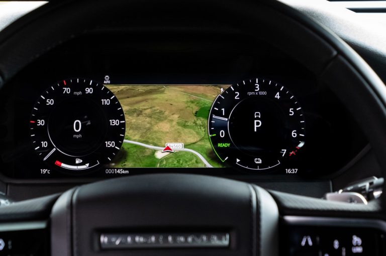 Range Rover Velar 2021: immagini ufficiali