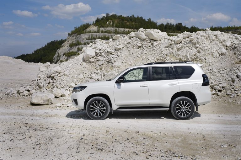 Toyota Land Cruiser 2021: immagini ufficiali