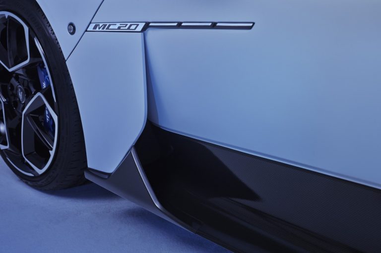 Maserati MC20: immagini ufficiali